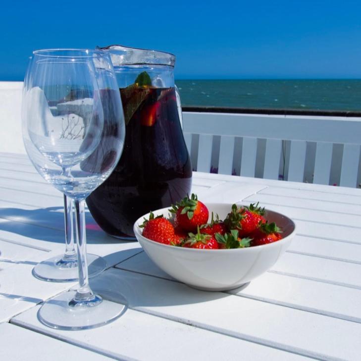 Beach View, 4 Bedroom House Opposite The Sea! Sleeps 10 Sandgate Exterior photo