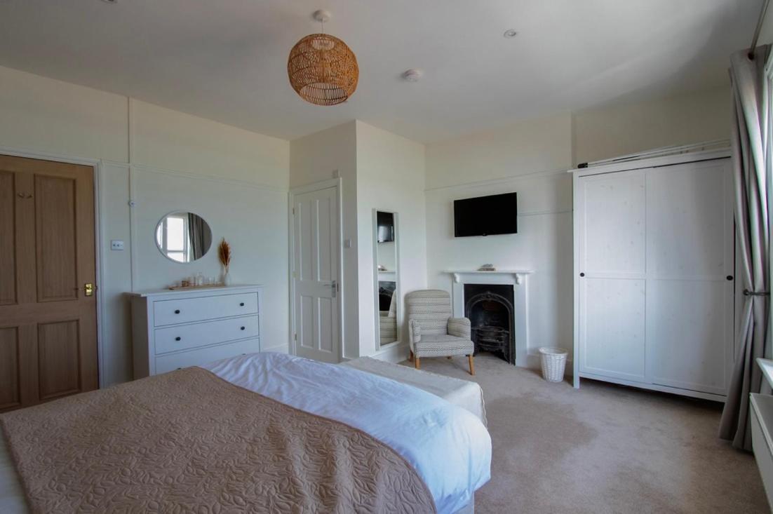 Beach View, 4 Bedroom House Opposite The Sea! Sleeps 10 Sandgate Exterior photo